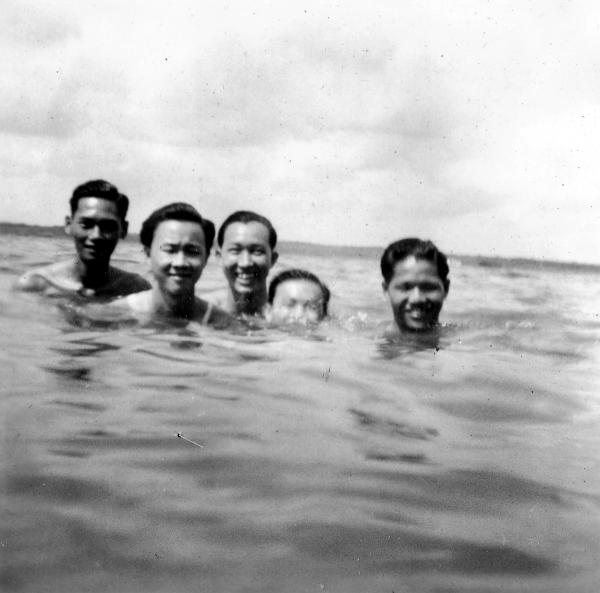 1959 Woon Khai Boon and friends in Water