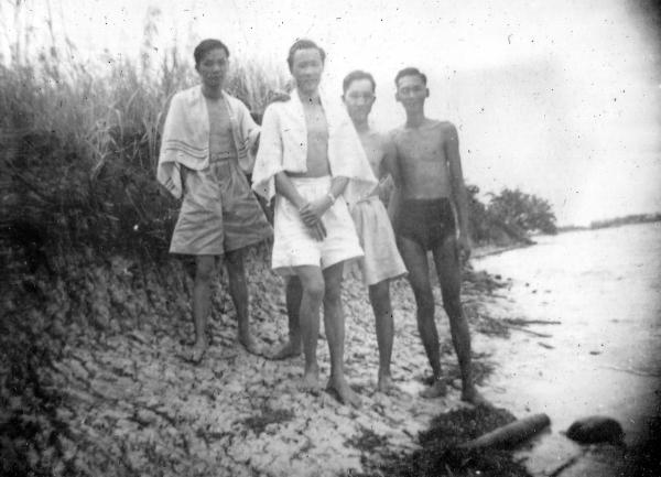 1959 Woon Khai Boon and three friends @ Beach