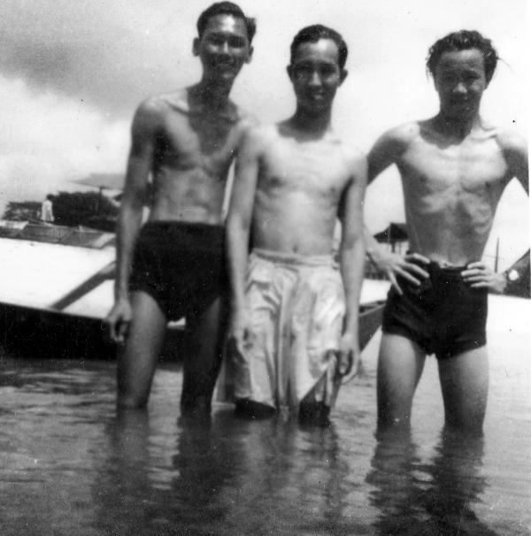 1959 Woon Khai Boon and two friends @ Beach