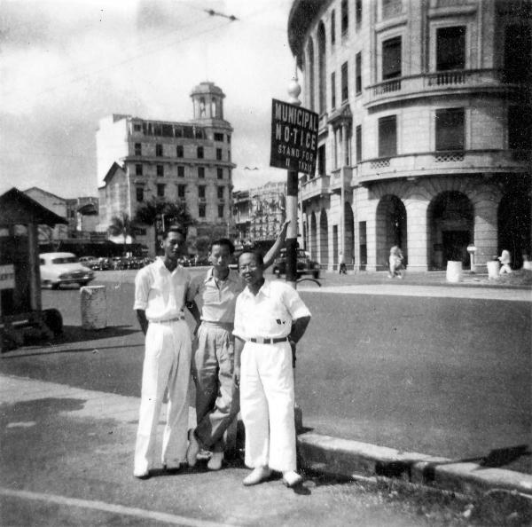 1959 Woon Khai Boon and two friends @ Fullerton Building