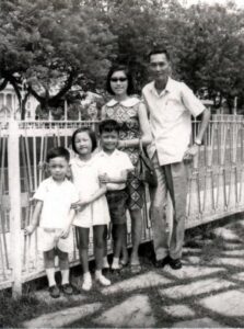 1966 Woon Khai Boon and family at Queen Elizabeth Walk