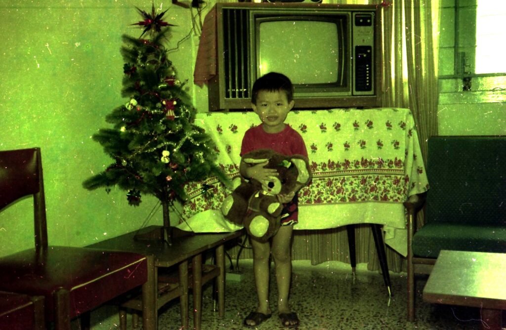 1977 Woon Yew Kwong David at Ghim Moh home