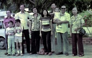 1980 Woon Family at Tai Seng Restaurant
