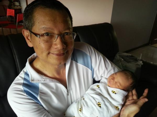 2014 - Day 5 Woon Rui Xuan with Grandpa Woon Yew Thong