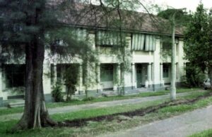 Jurong Crescent Road - Staff quarters for Singapore Telecom and Broadcasting Station. Now replaced by Pioneer Mall
