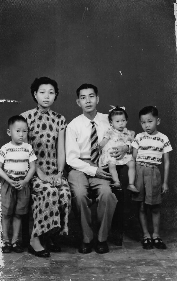 1955 Chan Yee Ying and family