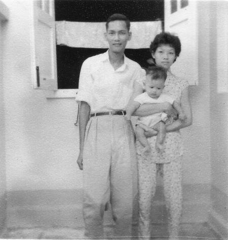 1960 Woon Khai Boon family at Courtyard