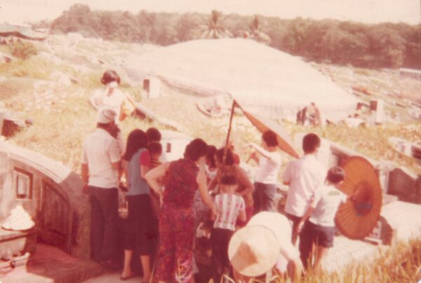 1978 Chan Family during Qing Ming11