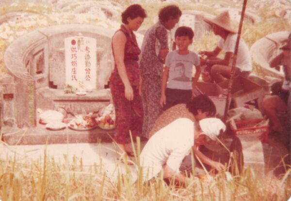 1978 Chan Family during Qing Ming14