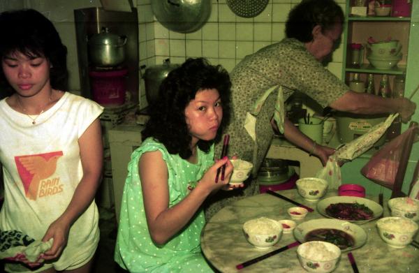 1986 Susan and Granny at Strathmore Avenue