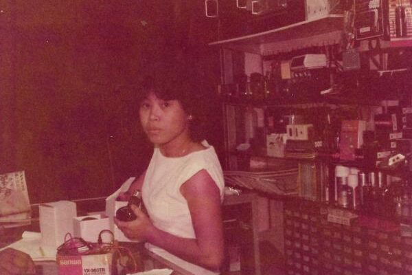 1980 Working in spare parts shop at 3rd floor People's Park Complex