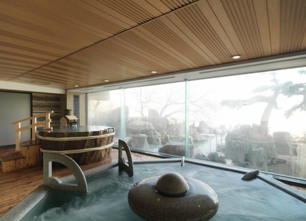 Another water jet onsen (in the backgroud) at third level
