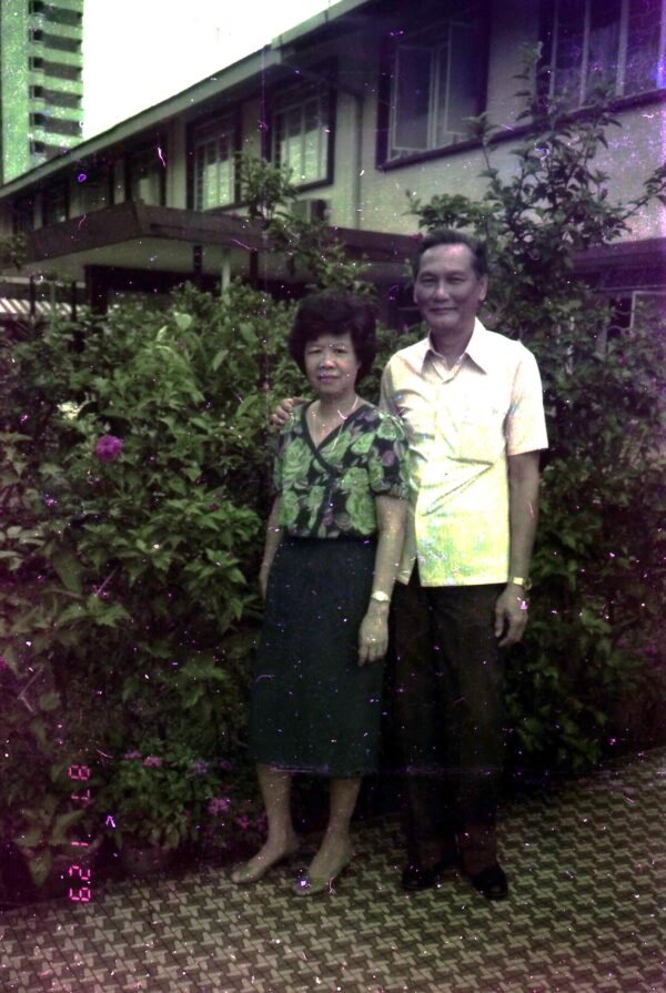 1987 Woon and Kee Families at Har Par Villa
