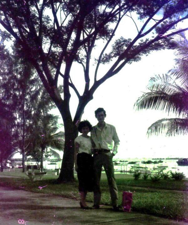 1987 Woon and Kee Families at Har Par Villa