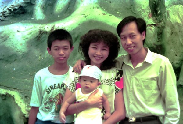 1987 Woon and Kee Families at Har Par Villa