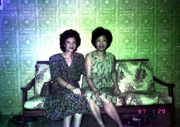 1987 Woon and Kee Families at Har Par Villa
