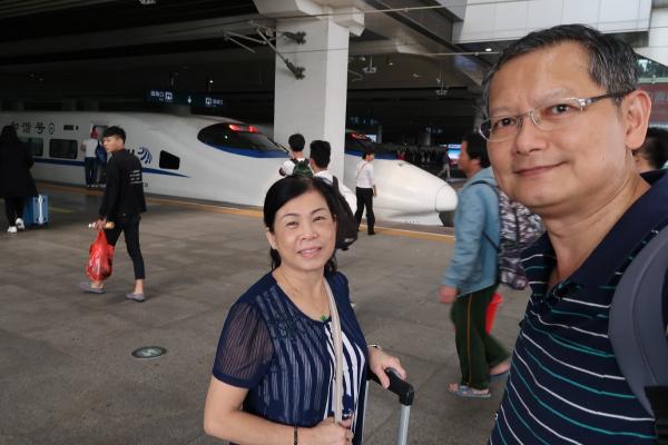 Taking a fast train from Guangzhou to Guilin (3 Hours Ride)