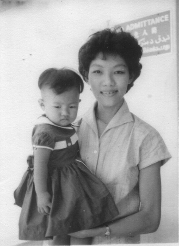 1961 - Woon Family with Woon Lai Fun (Take at old Jurong home courtyard)