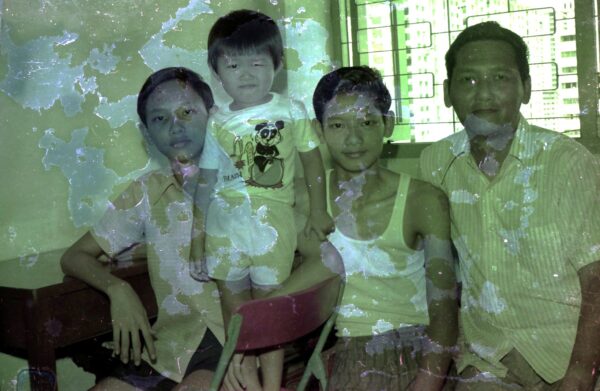 1977 - Woon Family at Ghim Moh home
