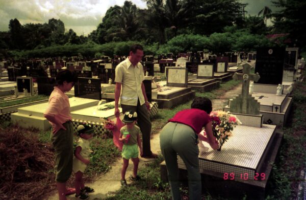 1989 - Visit to Chua Chu Kang Cemetry