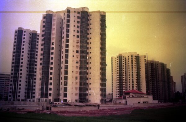 1992 Parc Oasis under construction