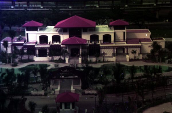 1992 Parc Oasis under construction