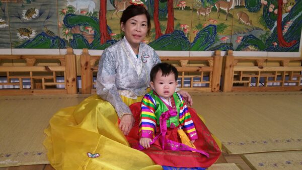 While in Seoul, South Korea, we saw a costume shop where we can put on traditional korean outfits for a small fee