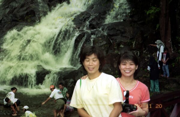 1999 - Visit to Kota Tinggi Waterfalls with Lau Family