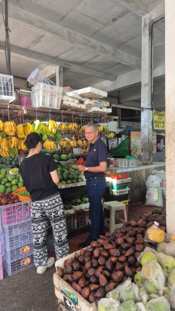 After lunch, we took GRAB taxi to Grand Batam Mall for more shopping and to local wet market to purchase avacado fruits