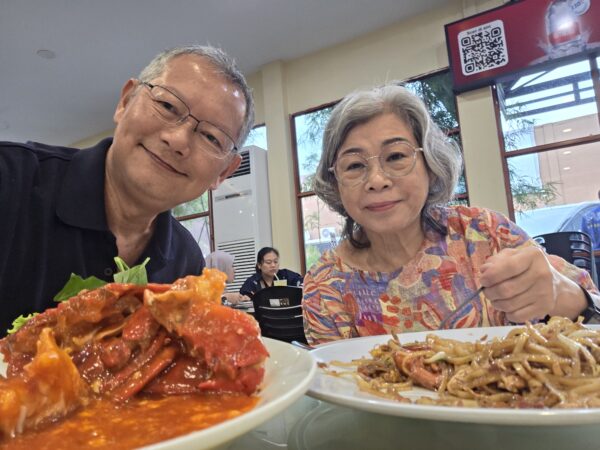 After completing our massage therapy, we took GRAB taxi to Love Restaurant near BCS for our chilli crab lunch.